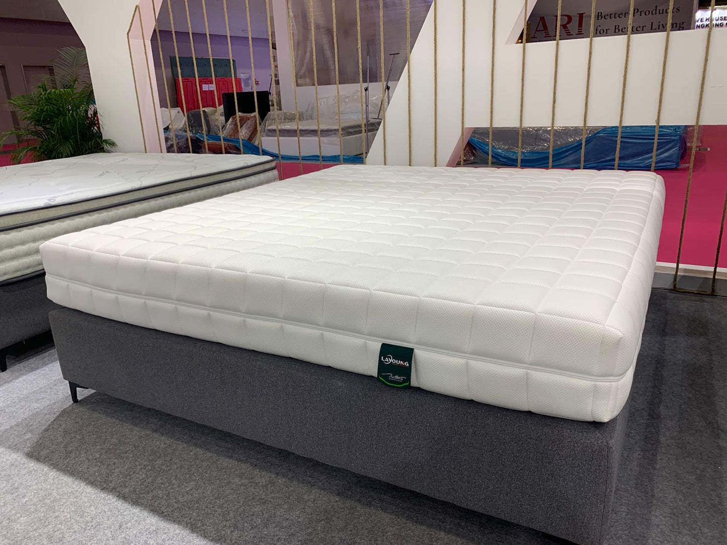 LAYOUNG Latex Memory Foam Mattress,high-grade knitted fabric with middle zipper, high elastic foam pocket sprung mattress,23cm, for Maintaining Superior Ventilation,roll packing  100PCS OEM ODM